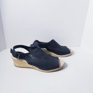 EASY STREET WEDGE SANDALS SIZE 9